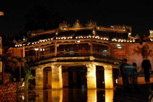 Cau pagoda by night