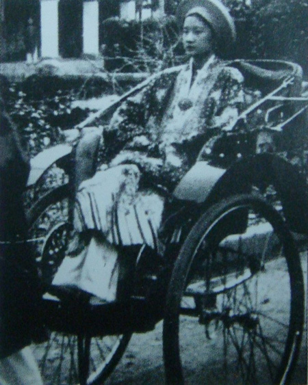 Queen Nam Phuong in queen crowned date 1934