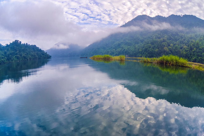 Ba Be Lake always holds the blue of cloud mixed sky