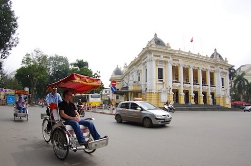 Nowadays, the cyclo is only traditional cultural of Hanoi and essentially for tourists