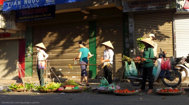 The small market is a long-standing cultural tradition in Hanoi