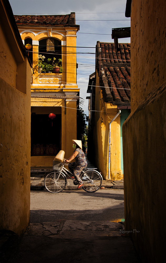 the slow lifestyle in Hoi An ancient town