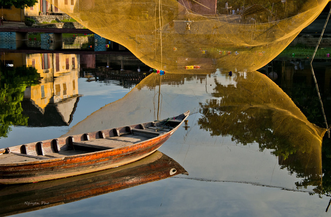 The boat is quiet on the river