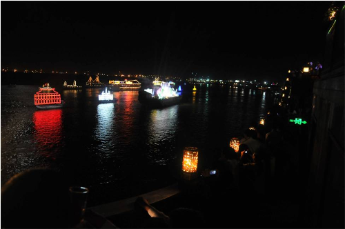 When standing anywhere at five floors of the ship, you can enjoy overview of lightboats on the river.