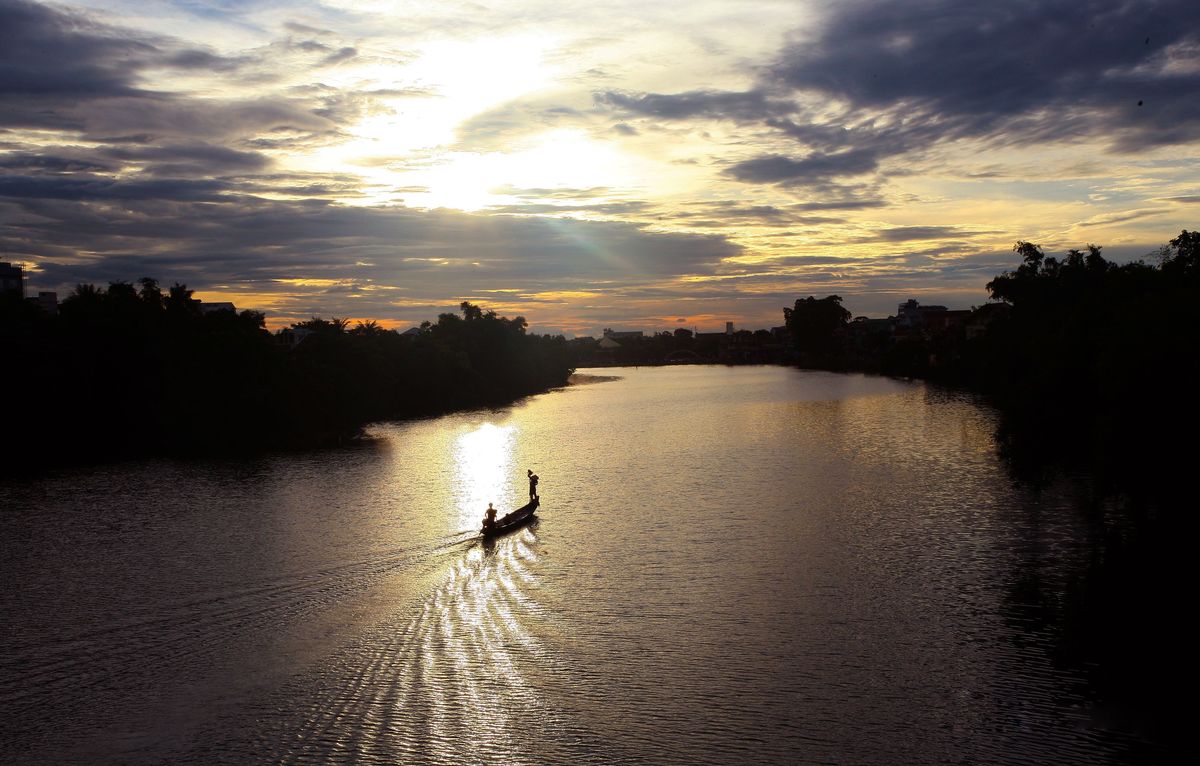 Sunset on Nhu Y river