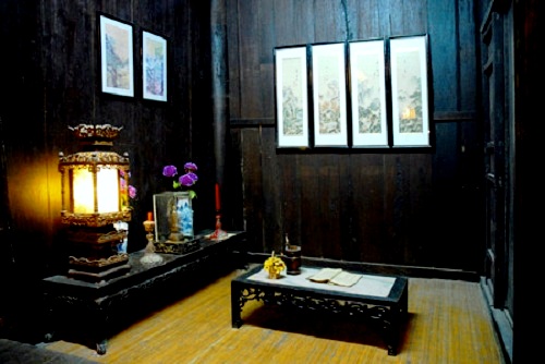 Tan Ky house inside 