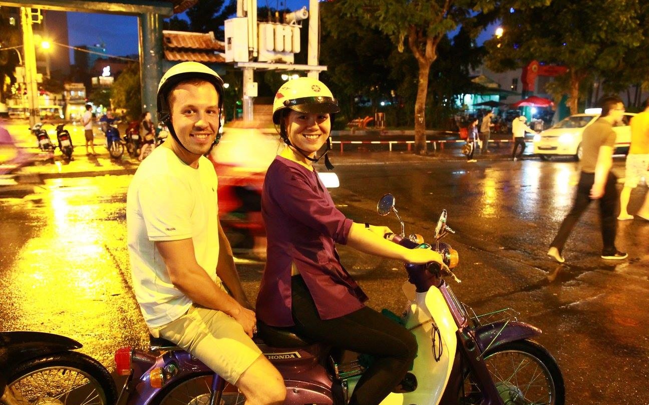 HO CHI MINH - SCOOTER NIGHTLIFE STYLE