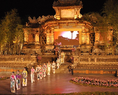 Ao dai performance