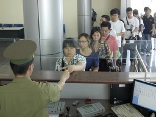 People are queuing to get visa at Vietnam Ministry of Foreign Affairs