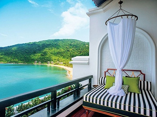 Bedroom of intercontinetal Da nang SUn peninsula resort vietnam