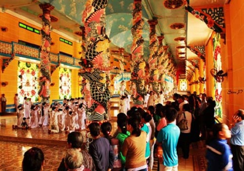 Ceremony inside Tay Ninh Holy See