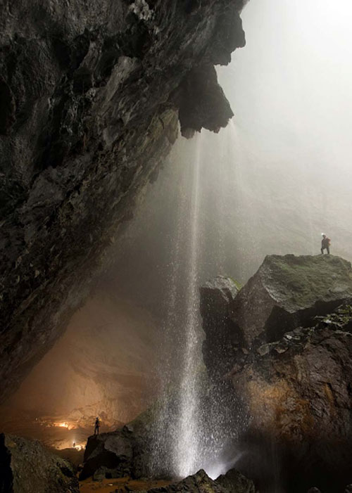Climb on Son Doong cave 