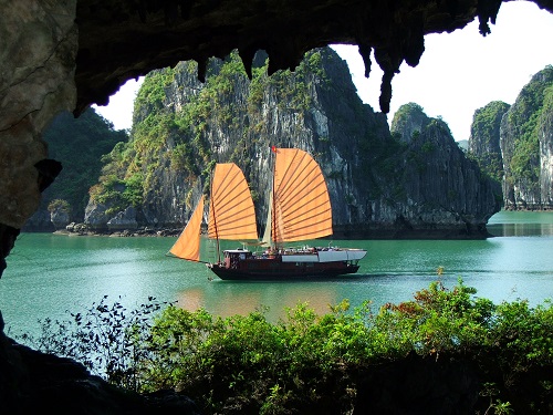 Cruise on Ha Long Bay