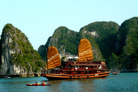 Floating boat in Ha Long Bay