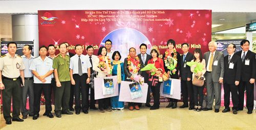 Gilfs for special passengers come to Ho Chi Minh city