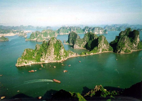 Ha Long bay overview
