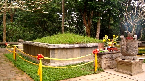 The tomb of Le Thai To