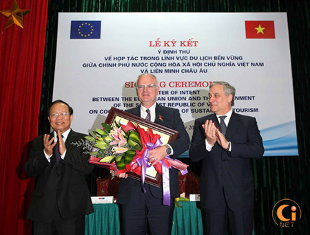 Signed ceremony between Vietnam and EU representative