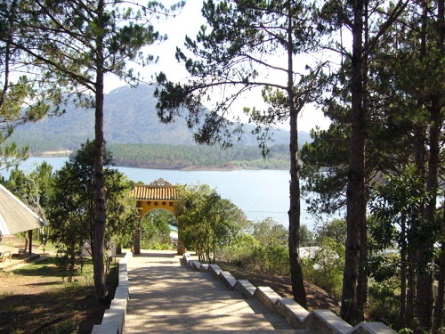 Tuyen Lam Lake