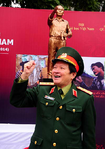 Vo Nguyen Giap statue
