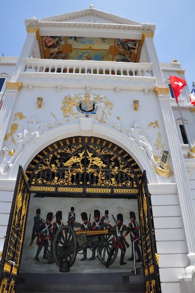 The gate of Worldwide arms museum